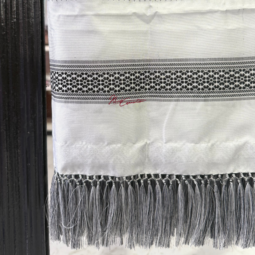 Black and White Dhara Khor